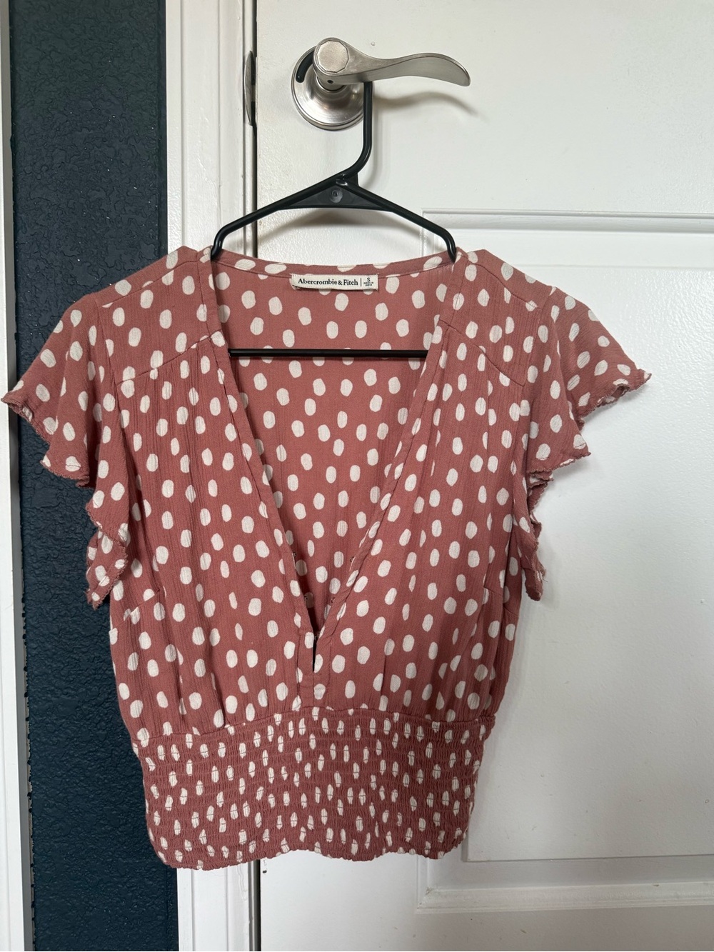 Abercrombie & Fitch Dusty Rose Polka Dot V-Neck Flutter Sleeve Top